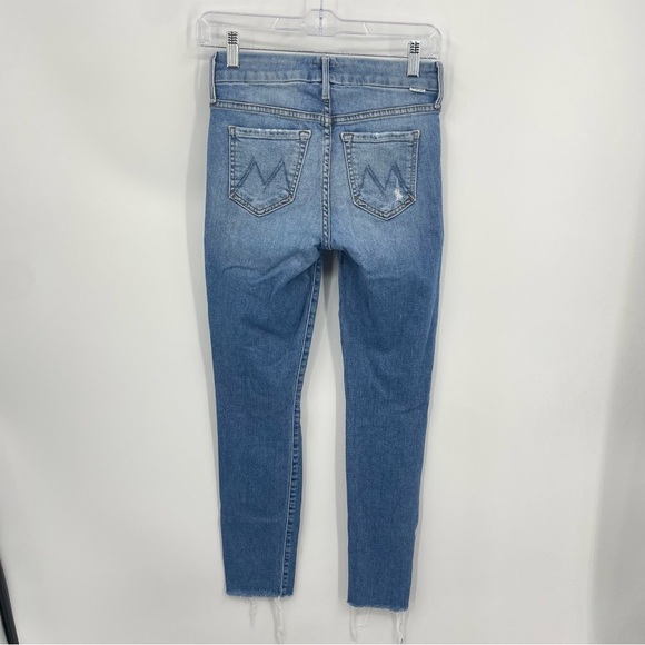 MOTHER The Looker Ankle Fray Skinny Jeans in Love Gun Distressed Light Wash 25 - Picture 6 of 13